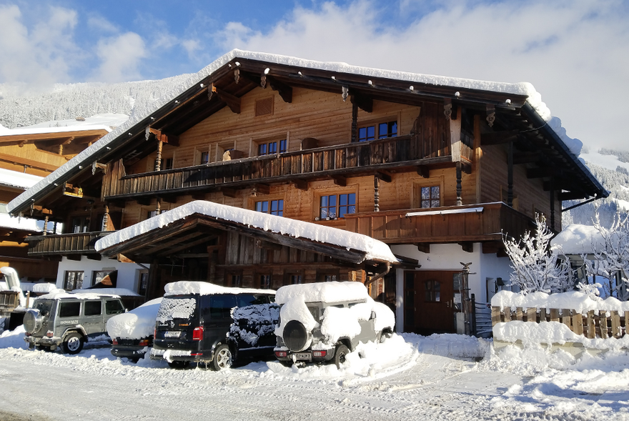 das appartementhaus innerthal gelegen im schoenen alpbachtal in tirol