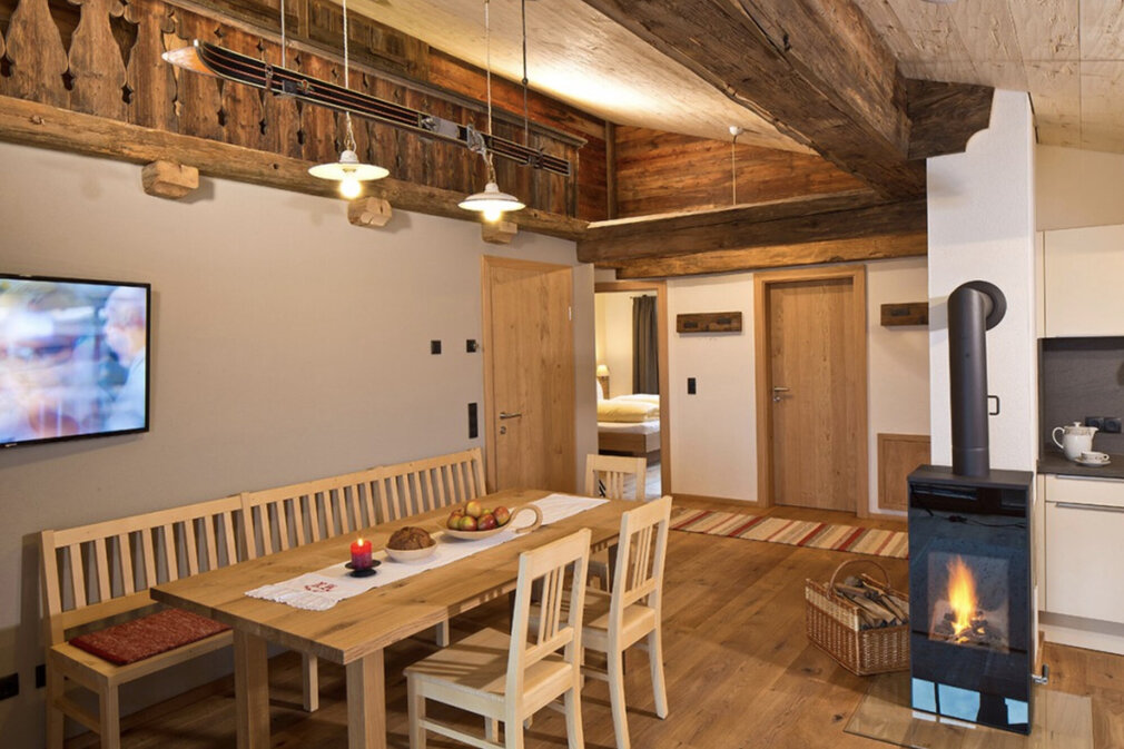 wohnzimmer mit ofen appartement schi innerthal im alpbachtal