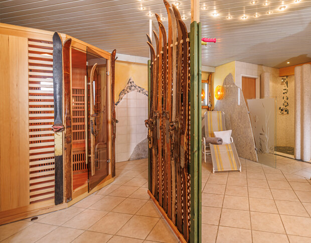 Rustikal und sportlich gehaltener Wellnessbereich im Appartementhaus Innerthal