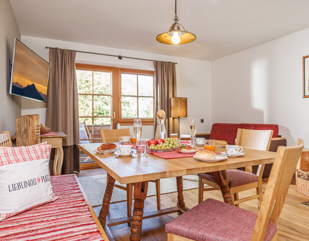 Tiroler Frühstück im Appartement Zirbe