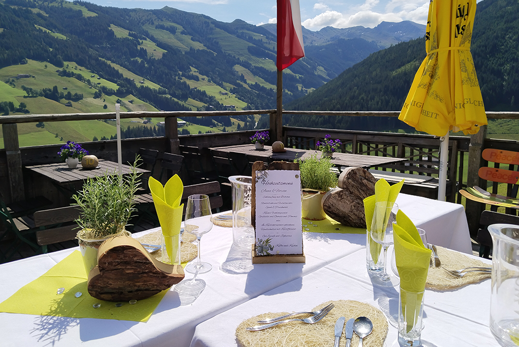 verwoehnt werden mit blick ins alpbachtal