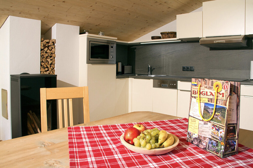 wohnzimmer kueche appartement berg innerthal alpbach tal