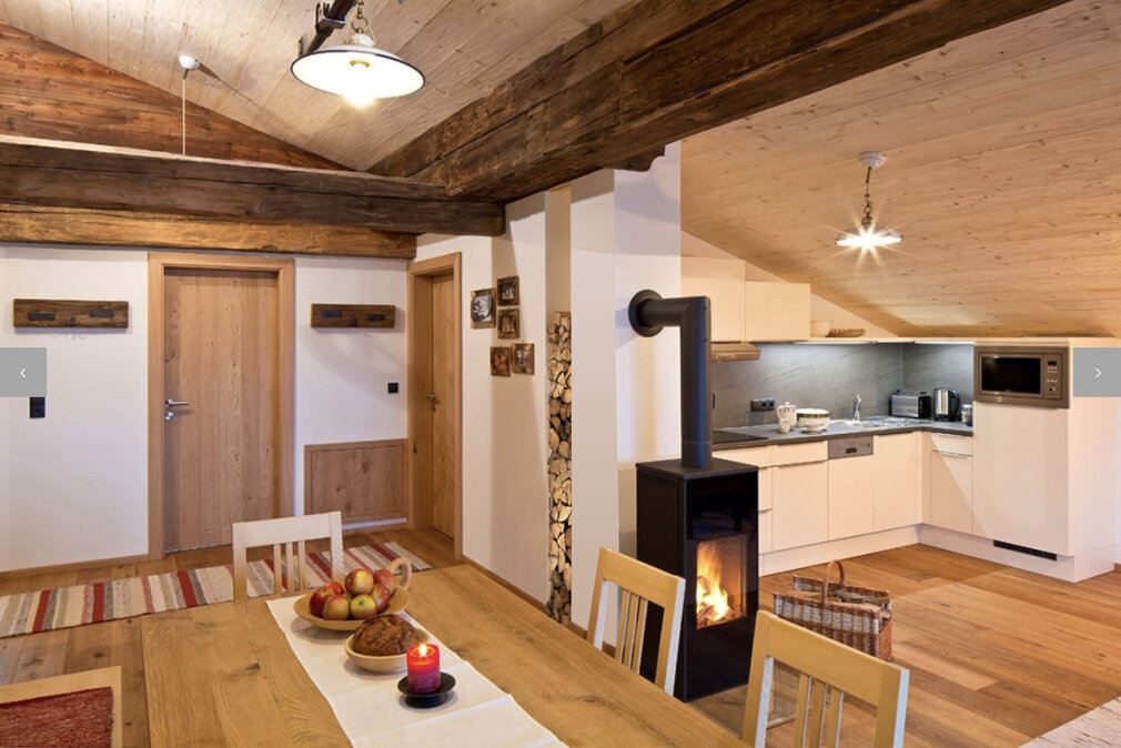 wohnraum mit kueche und ofen appartement schi innerthal alpbach tal
